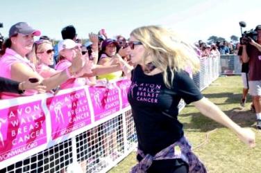 Fergie-participates-in-the-Avon-Walk-for-Breast-Cancer